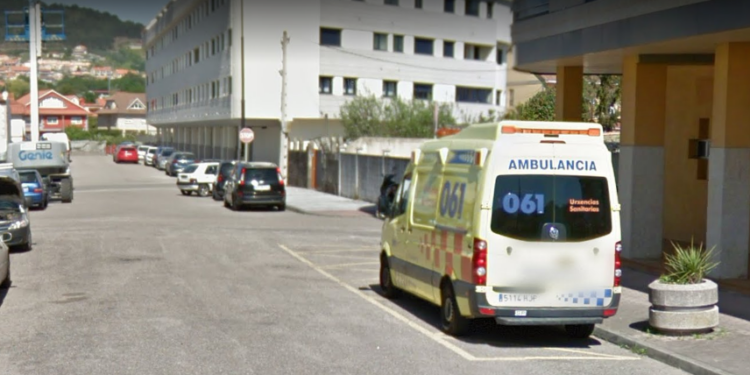 Desalojadas unas 30 personas de un edificio en Cangas por un incendio en un garaje