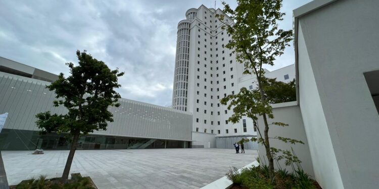 Piden 4 años de cárcel para el funcionario acusado de apropiarse de 241.000 euros de un juzgado de Vigo