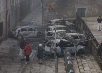 La Policía Científica acude al casco antiguo de Tui, que ya registró incidentes en la zona, restringida a residentes
