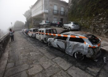 La Policía Científica acude al casco antiguo de Tui, que ya registró incidentes en la zona, restringida a residentes