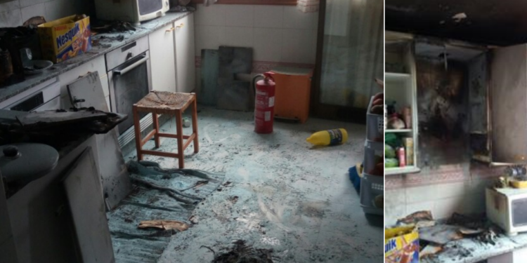 Los bomberos de Vigo sofocan un incendio en la cocina de un piso de Martínez Garrido