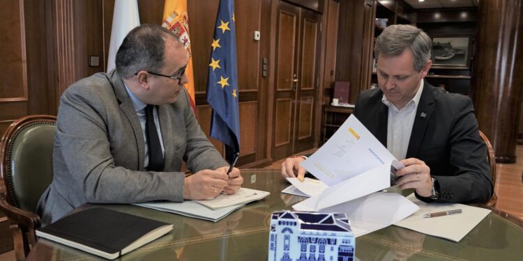 El comisionado para el Corredor Atlántico compromete ayudas a las empresas para el transporte por tren