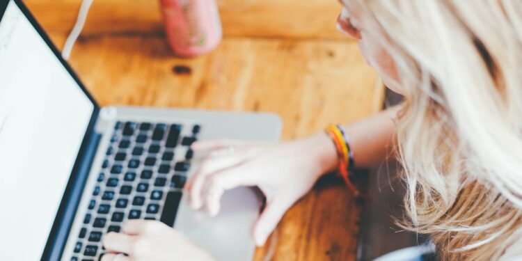 Estudiar inglés a distancia, clave para aprender (por fin) sin horarios