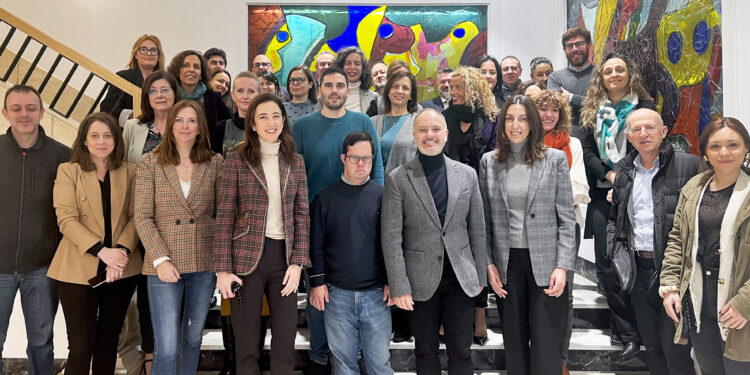 Las mujeres están sobrerrepresentadas en las posiciones salariales más bajas, según Ardán