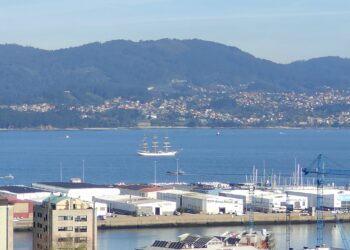 Vigo recibe a la elegante fragata ‘Danmark’, un barco con 90 años de vida