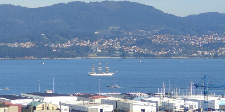 Vigo recibe a la elegante fragata ‘Danmark’, un barco con 90 años de vida