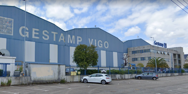 Un trabajador pierde una mano mientras manipulaba una máquina en una planta de O Porriño