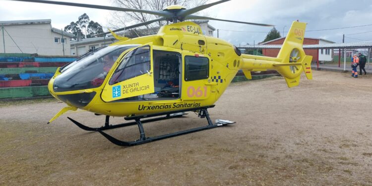 La menor que se cayó del tejado de un colegio en Pazos de Borbén, de 14 años, declaró que iba a recuperar una pelota