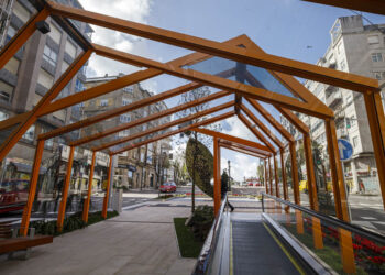 La Gran Vía de Vigo estrena rampas mecánicas, suelo que genera energía y acera con pantalla LED