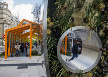 La Gran Vía de Vigo estrena rampas mecánicas, suelo que genera energía y acera con pantalla LED