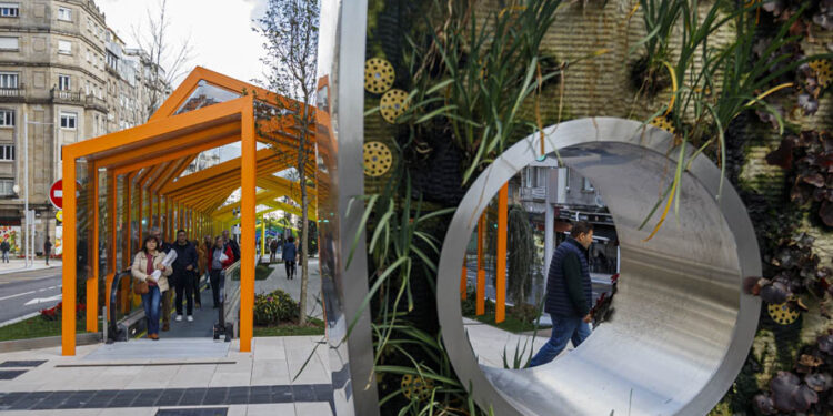 La Gran Vía de Vigo estrena rampas mecánicas, suelo que genera energía y acera con pantalla LED
