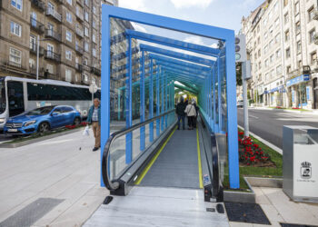 La Gran Vía de Vigo estrena rampas mecánicas, suelo que genera energía y acera con pantalla LED