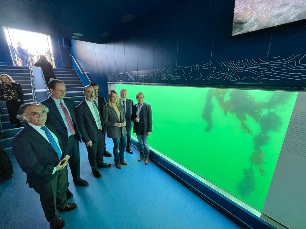 El puerto de Vigo abre el observatorio submarino 'Nautilus', con 19 metros para observar el fondo de la ría