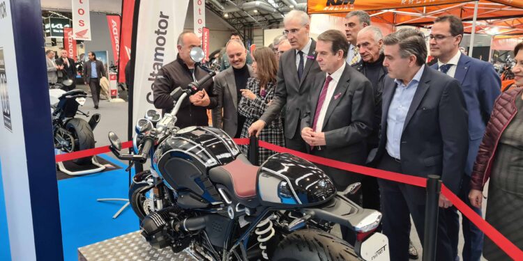 INAUGURADO EL SALÓN DEL AUTOMÓVIL Y LA MOTOCICLETA DE VIGO CON LO ÚLTIMO DEL MERCADO EN EXPOSICIÓN Y ENTRETENIMIENTO PARA TODOS