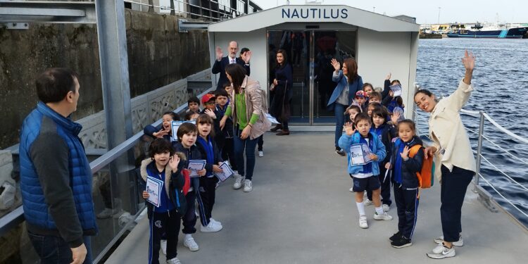 El visor submarino ‘Nautilus’ abre sus puertas a los centros educativos de Vigo y su área metropolitana