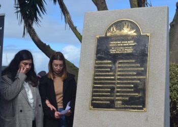 Pesca.- Bueu (Pontevedra) homenajea a los fallecidos en el 'Villa de Pitanxo' con la instalación de una placa