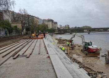 Así avanza la reforma del paseo de Bouzas, que estará listo a principios de mayo