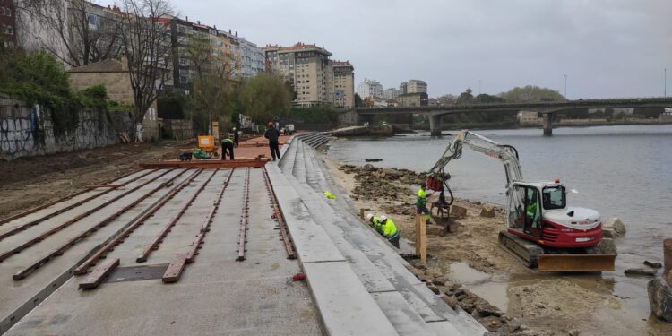 Así avanza la reforma del paseo de Bouzas, que estará listo a principios de mayo