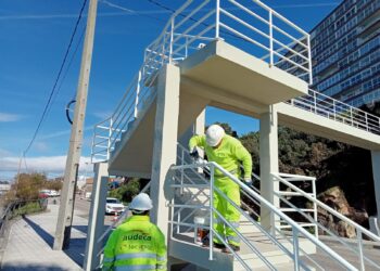 La Xunta finaliza las obras de conservación de la pasarela peatonal sobre la carretera PO-324 en Coruxo, en Vigo