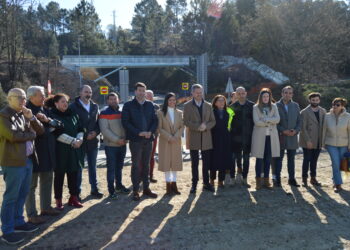 El Gobierno instala una pasarela peatonal sobre la A-52, que mejora la seguridad en el Camino Portugués