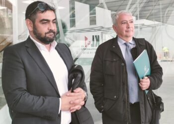 Usan réplicas del móvil de Déborah Fernández llegadas de Singapur o Azerbayán para probar cómo obtener sus datos