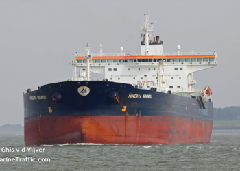 Un petrolero sin carga permanece a 28 millas de Galicia por una avería en una hélice