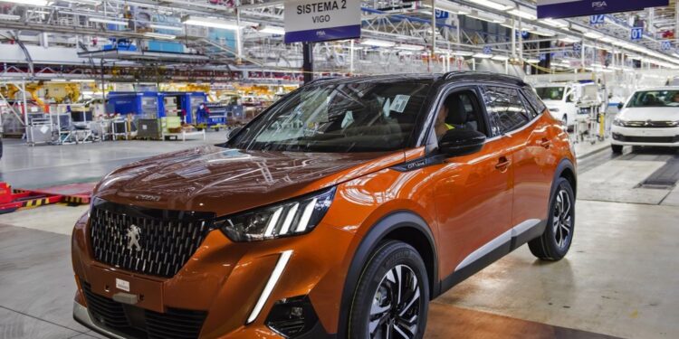 Desalojadas unas 30 personas de un edificio en Cangas por un incendio en un garaje