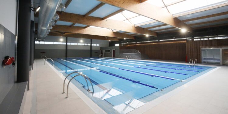 A Cañiza dispone ya de una piscina municipal de vanguardia tras una ambiciosa rehabilitación