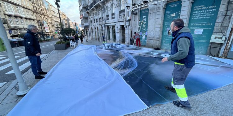 El gobierno de Vigo alega que la lona de Tapias incumplía la normativa; el PP ve “un ataque político”