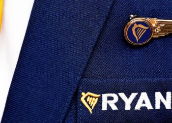 Ryanair hará doble escala en Vigo este 28 de marzo: para estrenar la ruta a Londres y para seleccionar personal
