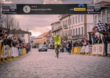 Sergio Calvo firma una victoria de prestigio en Portugal para el Vigo-Rías Baixas
