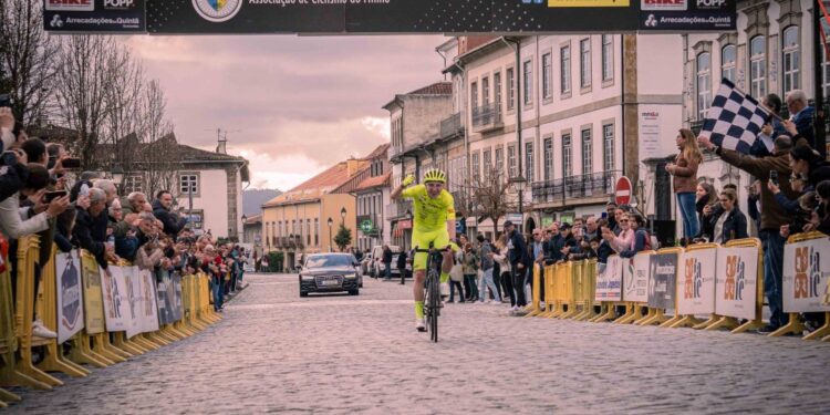 Sergio Calvo firma una victoria de prestigio en Portugal para el Vigo-Rías Baixas