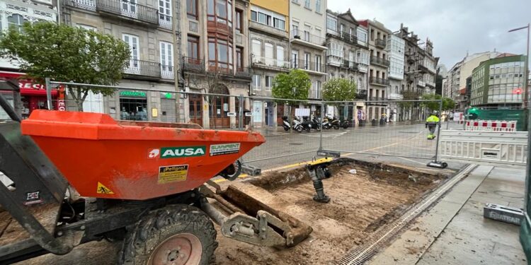 La arqueóloga municipal pide conservar in situ los restos de la antigua muralla de Vigo