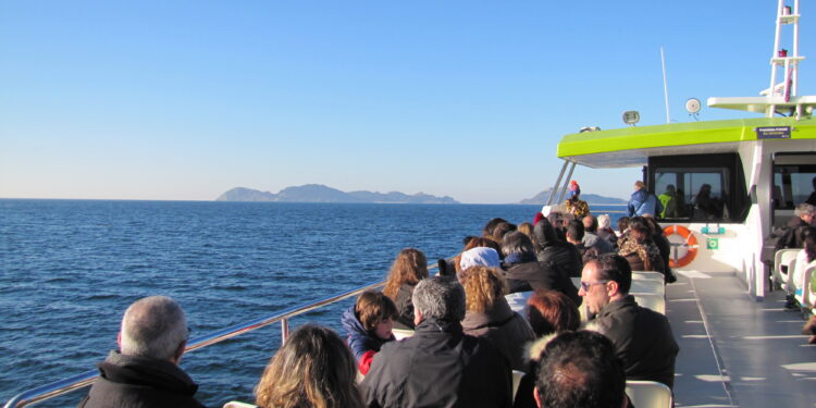 Viaje a Cíes gratis por el Día del Padre: el regalo que hace una naviera para el 19 de marzo