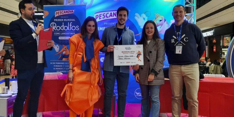 Aquí están las tres parejas clasificadas en la segunda semifinal del #PrimerMundialDeRodolfos, celebrada el sábado. Récord absoluto con 39 Rodolfos pelados+comidos en 3 minutos por una pareja, y dos más con 36 y 34 respectivamente.