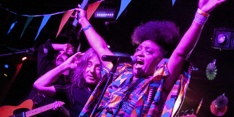 Galería de fotos de Miguel Núñez del concierto en la Sala Rouge de Vigo de Lisa Kekaula y su banda