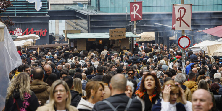 El Casco Vello de Vigo recibe un aluvión de «reconquistadores» antes de su día grande