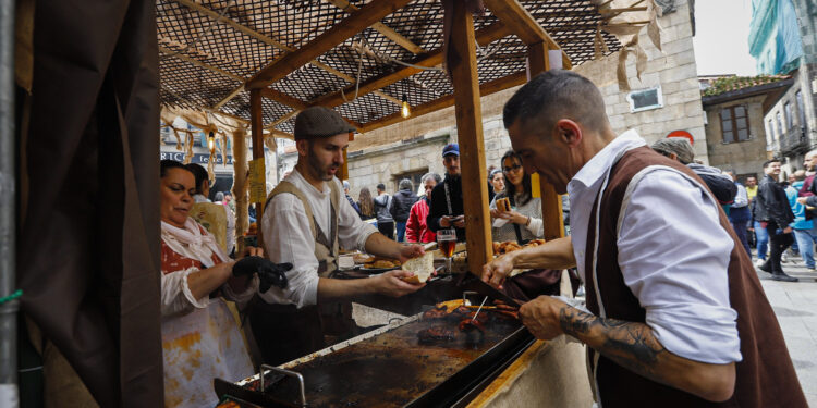 El Casco Vello de Vigo recibe un aluvión de «reconquistadores» antes de su día grande