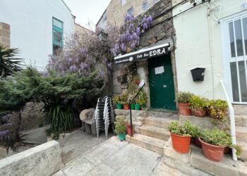 Despedida del bar Edra: “Me prometieron otro local en el Casco Vello, pero nada”