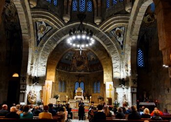 O TEMPLO VOTIVO DE PANXÓN, MÁXICO ESCENARIO PARA A ESTREA A NOVA EDICIÓN DE “MÚSICA NO AR” CO CONCERTO DE ARS SACRA ENSEMBLE A formación ofreceu un espectáculo baseado no ‘Stabat Mater’, un dos poemas relixiosos máis musicados ao longo da historia da música