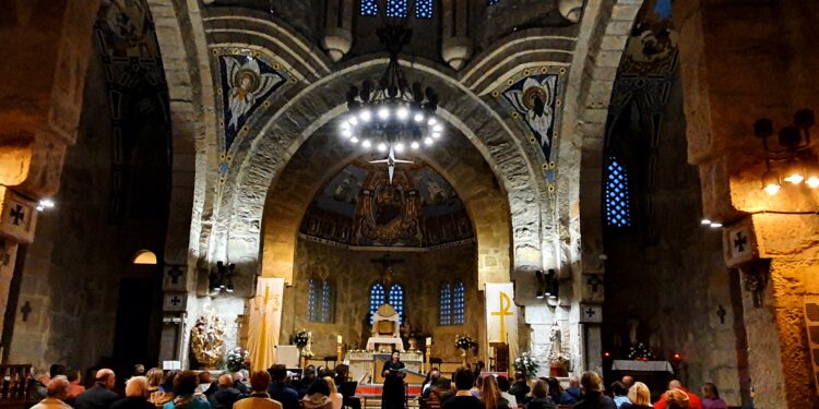 O TEMPLO VOTIVO DE PANXÓN, MÁXICO ESCENARIO PARA A ESTREA A NOVA EDICIÓN DE “MÚSICA NO AR” CO CONCERTO DE ARS SACRA ENSEMBLE A formación ofreceu un espectáculo baseado no ‘Stabat Mater’, un dos poemas relixiosos máis musicados ao longo da historia da música