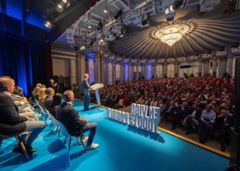 Rueda respalda en Vigo a su candidata, que advierte: "No hay nada más anti Vigo que el aislamiento"