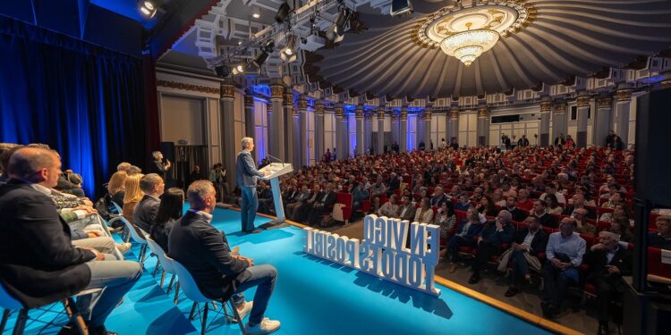 Rueda respalda en Vigo a su candidata, que advierte: "No hay nada más anti Vigo que el aislamiento"