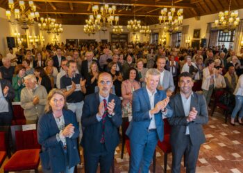 GALICIA.-28M.- Rueda presenta a Vázquez Almuíña como el candidato que llevará el "cambio" a Baiona y elogia su trayectoria