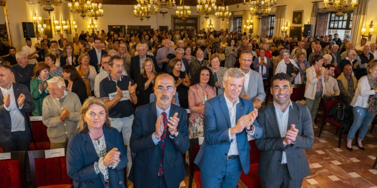 GALICIA.-28M.- Rueda presenta a Vázquez Almuíña como el candidato que llevará el "cambio" a Baiona y elogia su trayectoria