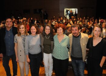 O laboratorio creativo promovido pola Deputación e CREA organizou o encontro, no que a cineasta madrileña fixo un repaso polas personaxes femininas das súa filmografía