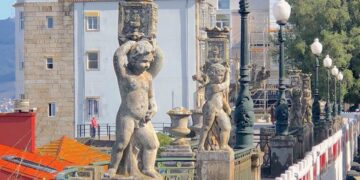 acera volada del Paseo de Alfonso XII, el clásico mirador sobre la ría de Vigo frecuentado por nativos y foráneos que lleva varios años vallado