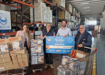 El Banco de Alimentos de Vigo recibe el pescado recaudado en el Mundial Rodolfos Come-langostinos