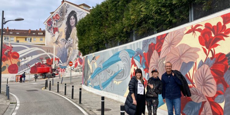 O CONCELLO DE NIGRÁN EMBELECE O NÚCLEO URBANO DA RAMALLOSA CUN GRAN MURAL DA ARTISTA INTERNACIONAL LULA GOCE