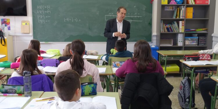 El plazo para subsanar errores y recibir los 205 euros de las becas de libros en Vigo empieza el lunes